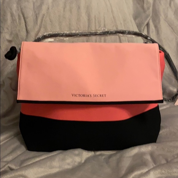 Victoria's Secret Handbags - 💞NWT Victoria Secret Bag and Cooler💞